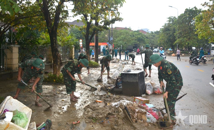 Sư đoàn 968 (Quân khu 4): Quân dân sau lũ gắn bó keo sơn, thắm đượm nghĩa tình